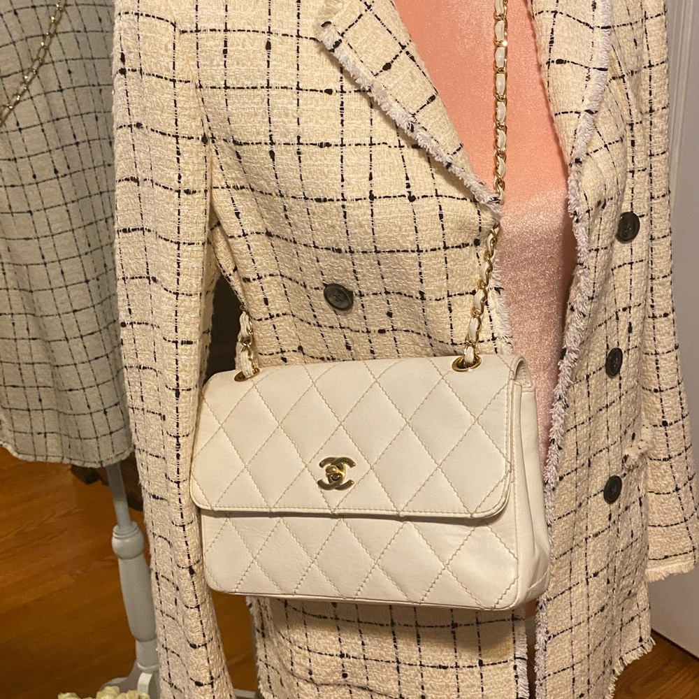 ADDITIONAL ADDITIONAL Vintage Chanel flap photos